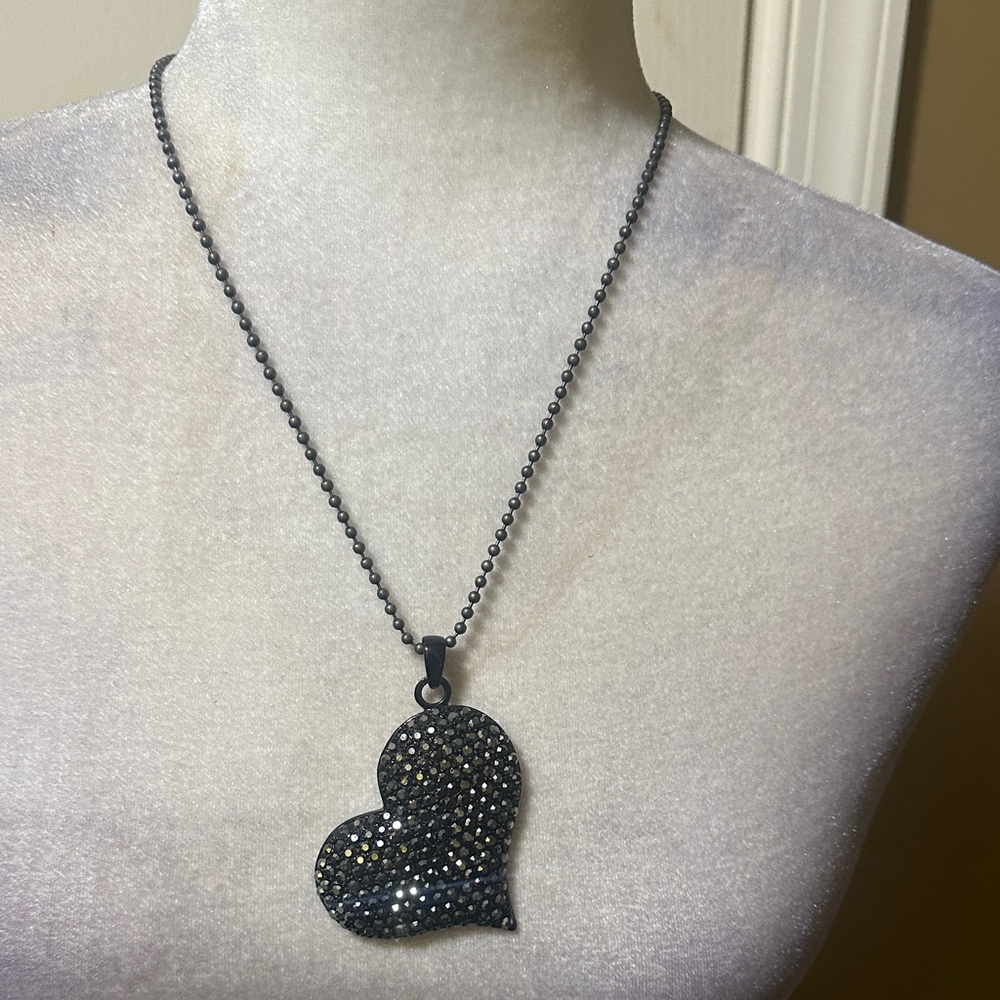 Vintage Black Heart Pendant Necklace